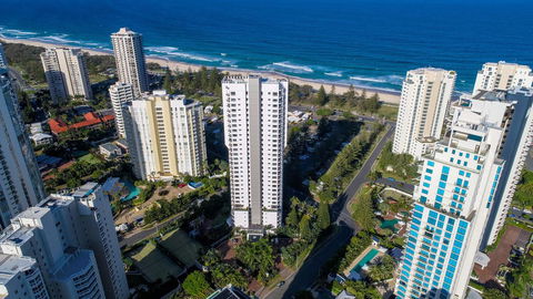 Oscar On Main Beach Resort - Accommodation Gladstone 0