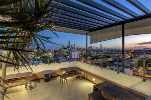Code Apartments - Accommodation Gladstone 2