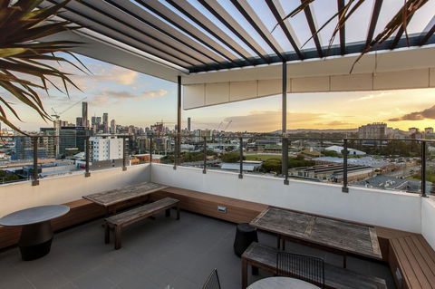 Code Apartments - Accommodation Gladstone 16