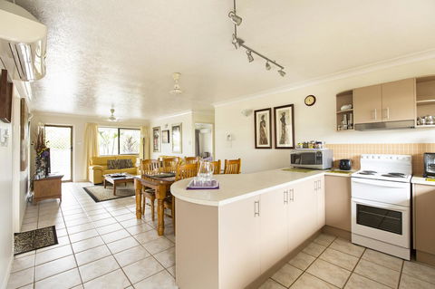 Marcol Place Holiday Apartments - Accommodation Gladstone 5