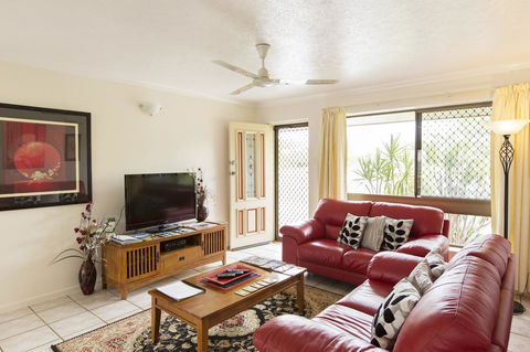 Marcol Place Holiday Apartments - Accommodation Gladstone 15