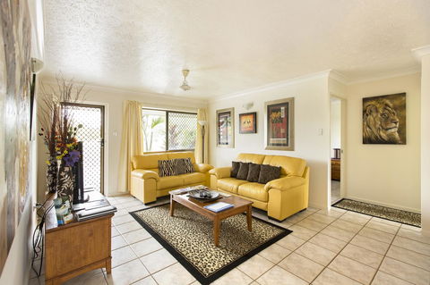 Marcol Place Holiday Apartments - Accommodation Gladstone 3