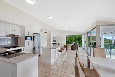 Oasis Apartments On Hamilton Island By HIHA - Accommodation Gladstone 40