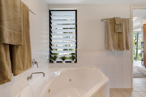Oasis Apartments On Hamilton Island By HIHA - Accommodation Gladstone 15