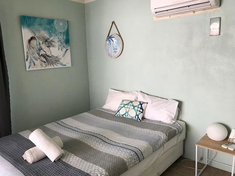 Location! 2BR Town View Unit In Centre Of Airlie. - Accommodation Gladstone 22