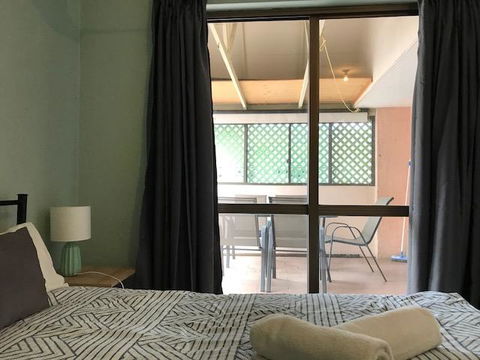 Location! 2BR Town View Unit In Centre Of Airlie. - Accommodation Gladstone 24