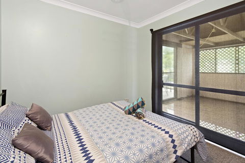 Location! 2BR Town View Unit In Centre Of Airlie. - Accommodation Gladstone 5