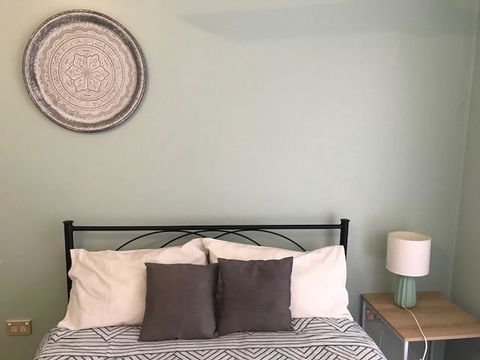 Location! 2BR Town View Unit In Centre Of Airlie. - Accommodation Gladstone 21