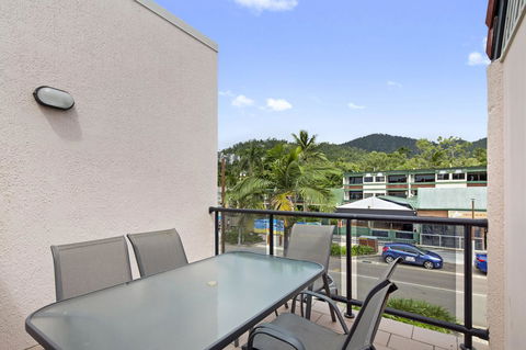 Location! 2BR Town View Unit In Centre Of Airlie. - Accommodation Gladstone 2