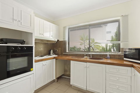 Location! 2BR Town View Unit In Centre Of Airlie. - Accommodation Gladstone 11