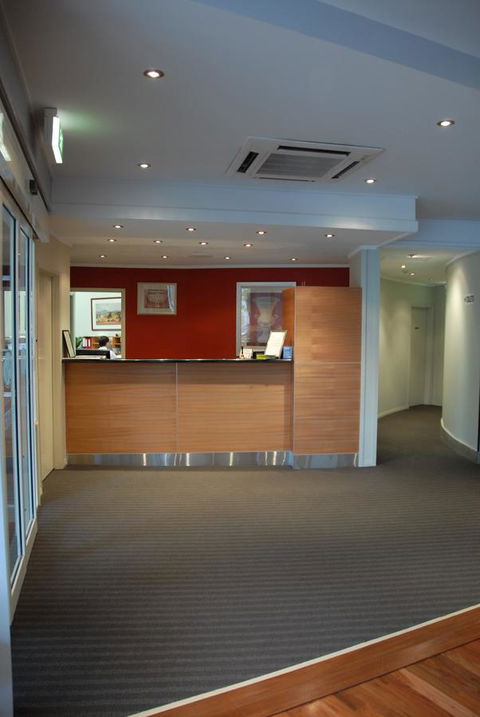 Madison Tower Mill Hotel - Accommodation Gladstone 3