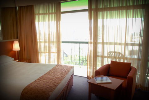 Madison Tower Mill Hotel - Accommodation Gladstone 23
