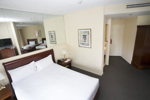 Madison Tower Mill Hotel - Accommodation Gladstone 9