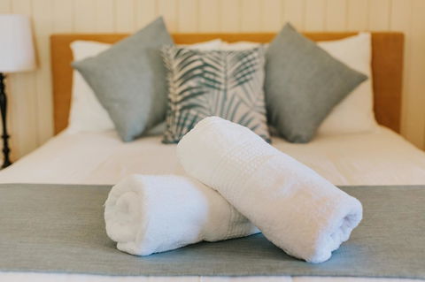 Apple Blossom Cottages - Accommodation Gladstone 12