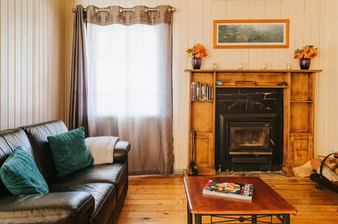 Apple Blossom Cottages - Accommodation Gladstone 4