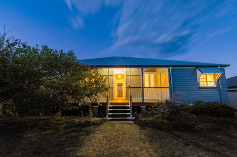 Apple Blossom Cottages - Accommodation Gladstone 0