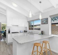 Beautiful Home- Walk to Beach-Short drive to Noosa - Accommodation Gladstone