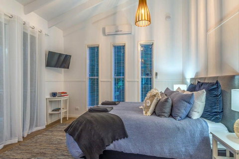 Hampton Estate Wines - Accommodation Gladstone 4