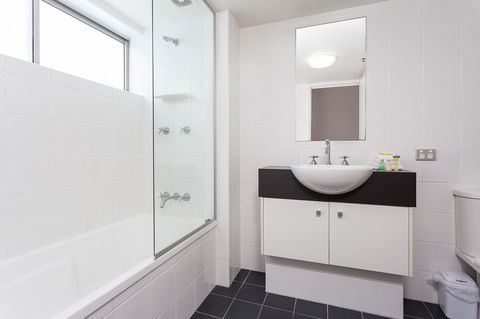 Oxygen Apartments - Accommodation Gladstone 12