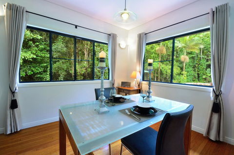 Misty Mountains Rainforest Retreat - Accommodation Gladstone 11