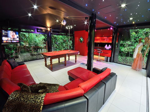 Misty Mountains Rainforest Retreat - Accommodation Gladstone 5