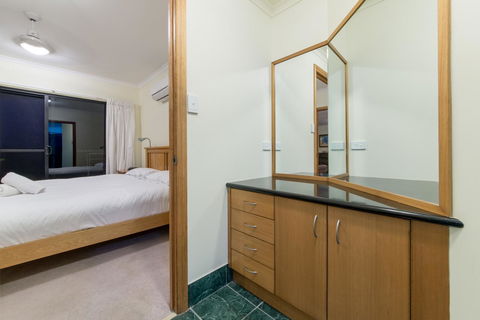 Paradise Penthouse At Waves - Airlie Beach - Accommodation Gladstone 23