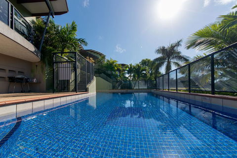 Paradise Penthouse At Waves - Airlie Beach - Accommodation Gladstone 1