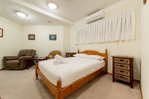 Paradise Penthouse At Waves - Airlie Beach - Accommodation Gladstone 14