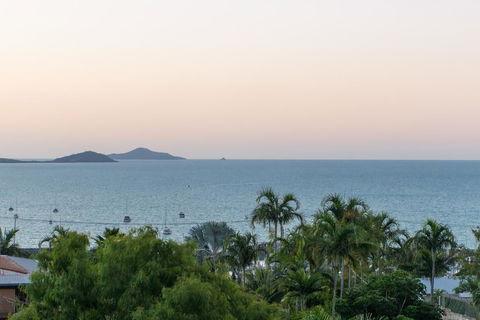 Paradise Penthouse At Waves - Airlie Beach - Accommodation Gladstone 30