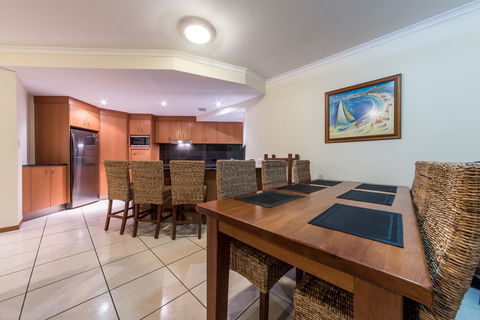 Paradise Penthouse At Waves - Airlie Beach - Accommodation Gladstone 5