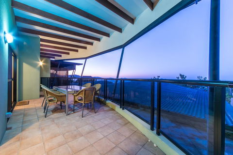 Paradise Penthouse At Waves - Airlie Beach - Accommodation Gladstone 26