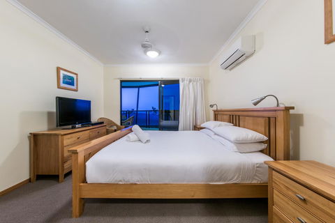 Paradise Penthouse At Waves - Airlie Beach - Accommodation Gladstone 15