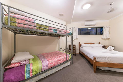 Paradise Penthouse At Waves - Airlie Beach - Accommodation Gladstone 17