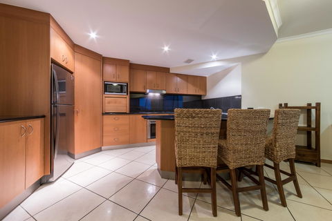 Paradise Penthouse At Waves - Airlie Beach - Accommodation Gladstone 6