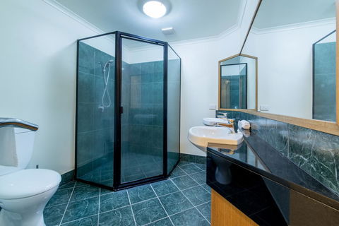 Paradise Penthouse At Waves - Airlie Beach - Accommodation Gladstone 20