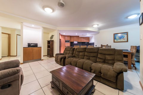 Paradise Penthouse At Waves - Airlie Beach - Accommodation Gladstone 7