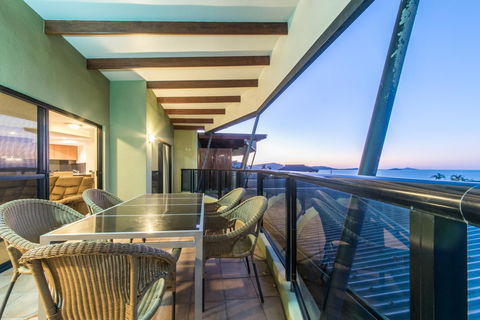 Paradise Penthouse At Waves - Airlie Beach - Accommodation Gladstone 28