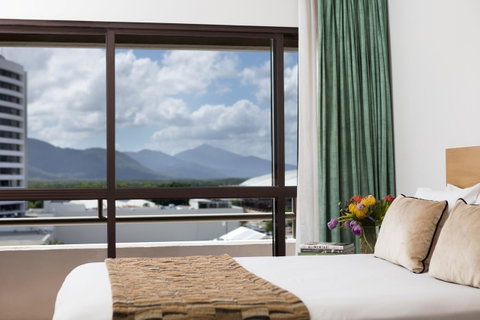 The Benson Hotel - Accommodation Gladstone 2