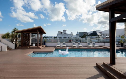 The Benson Hotel - Accommodation Gladstone 0