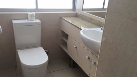 The Penthouses Apartments - Accommodation Gladstone 11