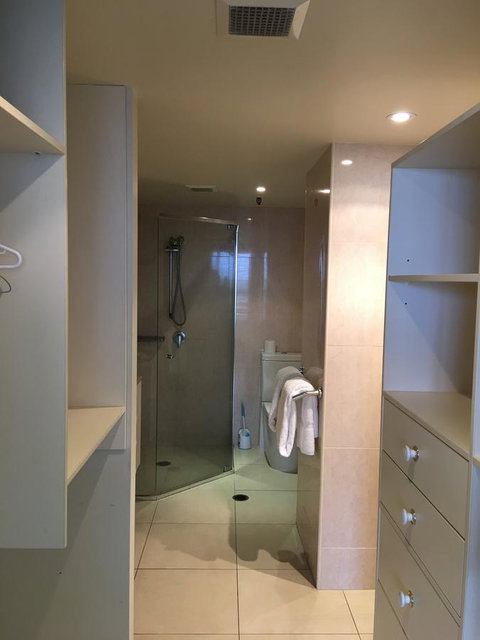 The Penthouses Apartments - Accommodation Gladstone 14