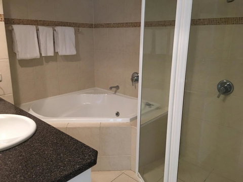 The Penthouses Apartments - Accommodation Gladstone 38