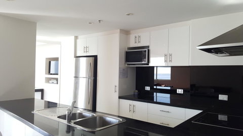 The Penthouses Apartments - Accommodation Gladstone 4