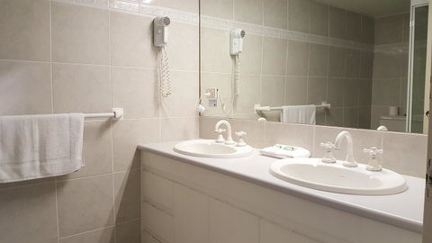 The Penthouses Apartments - Accommodation Gladstone 30