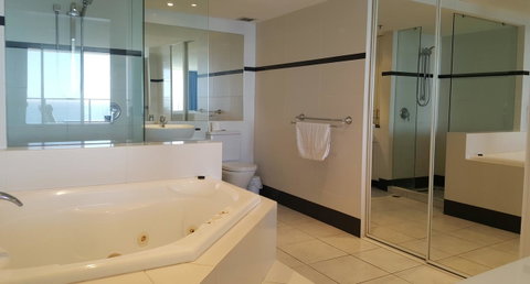 The Penthouses Apartments - Accommodation Gladstone 2