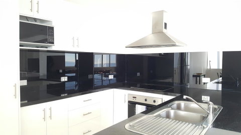 The Penthouses Apartments - Accommodation Gladstone 5