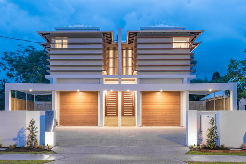 Noosa Villas - Accommodation Gladstone 0