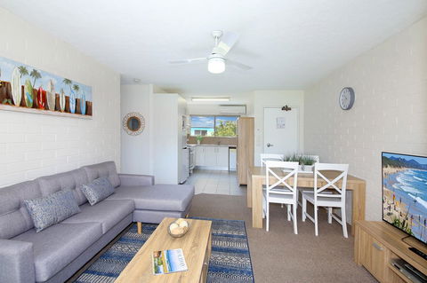 Surf Dance Apartments - Accommodation Gladstone 3