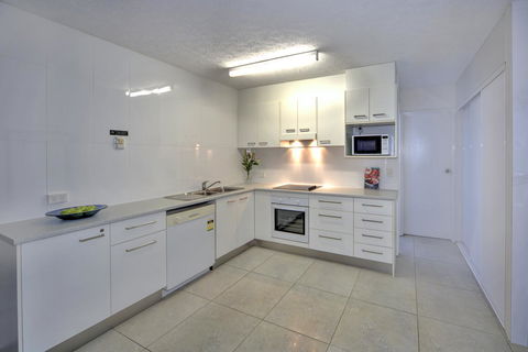 Surf Dance Apartments - Accommodation Gladstone 23