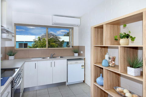 Surf Dance Apartments - Accommodation Gladstone 1
